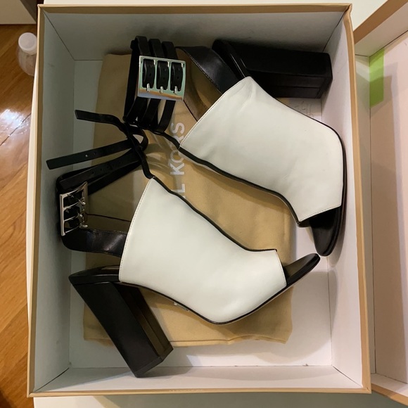 Michael Kors collection triple buckle sandals - Picture 11 of 11